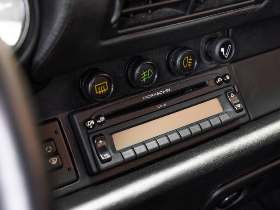 Image 16/32 of Porsche 911 Turbo 3.3 (1992)