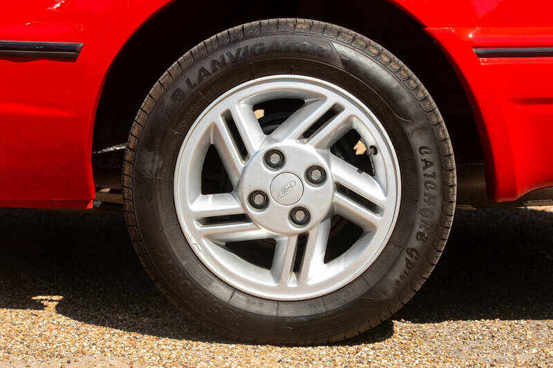 Image 46/50 of Ford Escort IV XR3i (1989)