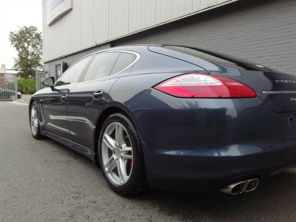 Image 37/99 of Porsche Panamera Turbo (2009)