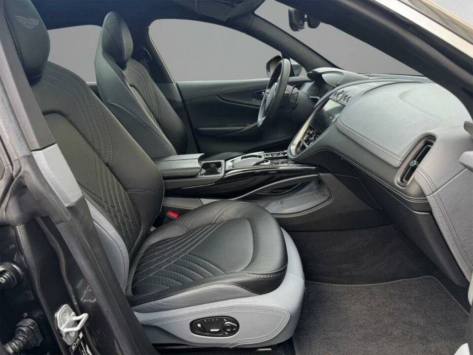Image 10/13 de Aston Martin DBX 4.0 V8 (2021)