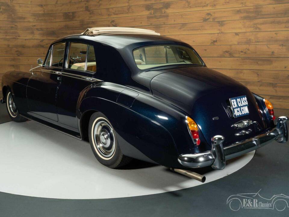 Image 18/19 of Rolls-Royce Silver Cloud III (1965)