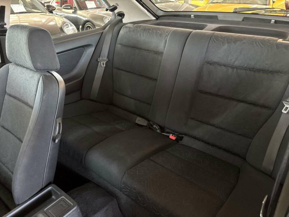 Image 16/21 of BMW 316i Compact (1994)