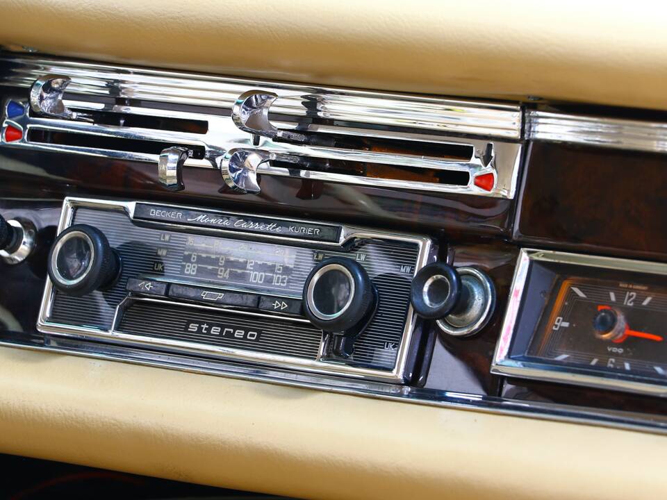 Bild 24/39 von Mercedes-Benz 220 SE b (1964)