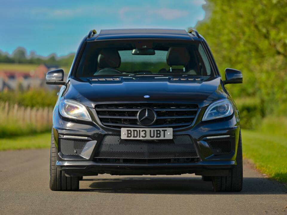 Image 3/49 of Mercedes-Benz ML 63 AMG (2013)