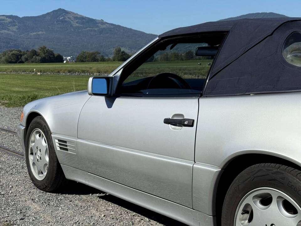 Image 16/24 de Mercedes-Benz 500 SL (1992)