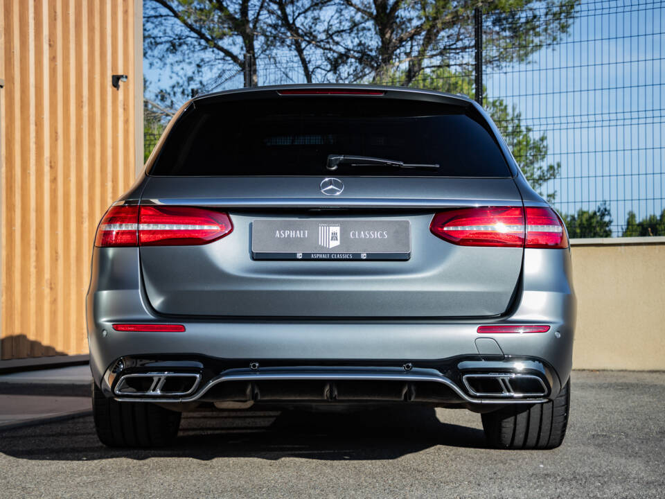 Bild 12/28 von Mercedes-Benz AMG E 63 S 4MATIC+ T (2017)
