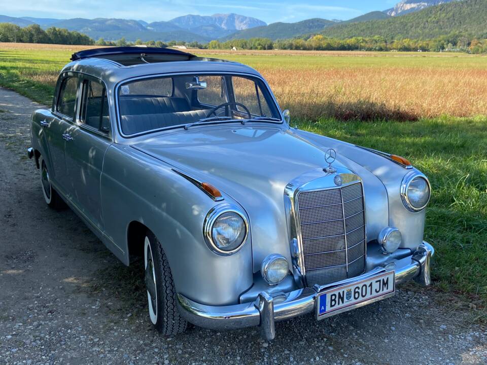 Image 2/16 of Mercedes-Benz 219 (1956)