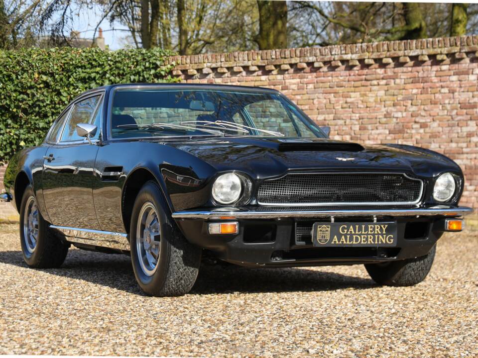 Image 18/50 of Aston Martin DBS V8 (1972)