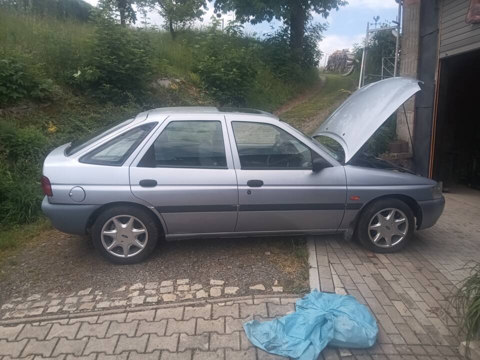Obraz 4/6 pojazdu Ford Escort 1.6i (1996)