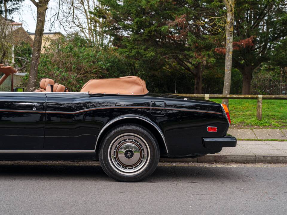 Image 14/29 of Rolls-Royce Corniche IV (1993)