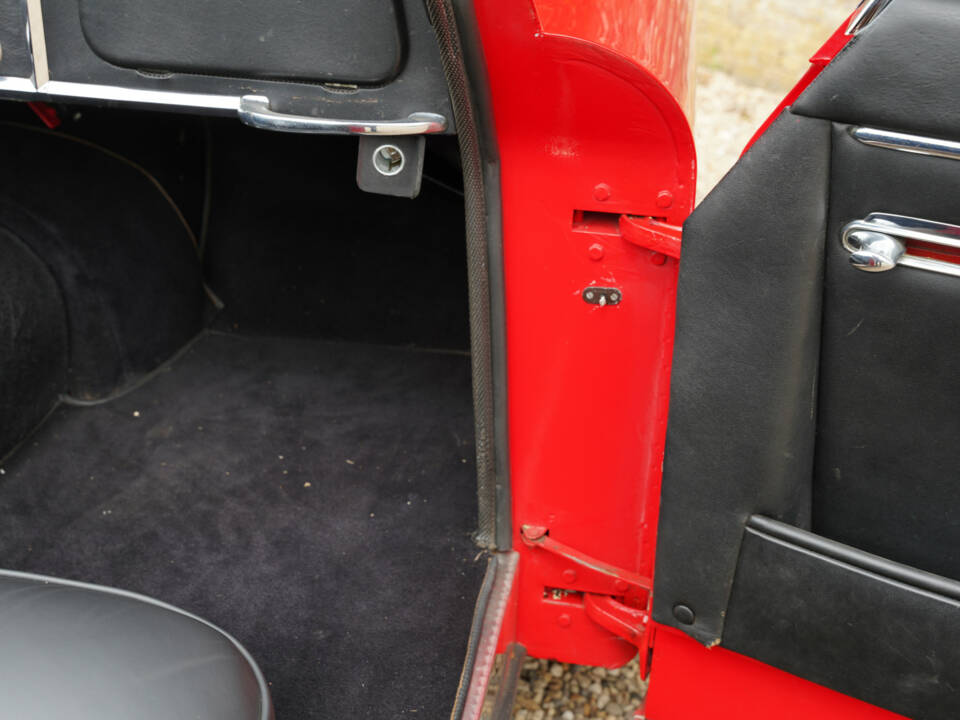 Image 36/50 of Jaguar XK 150 DHC (1960)