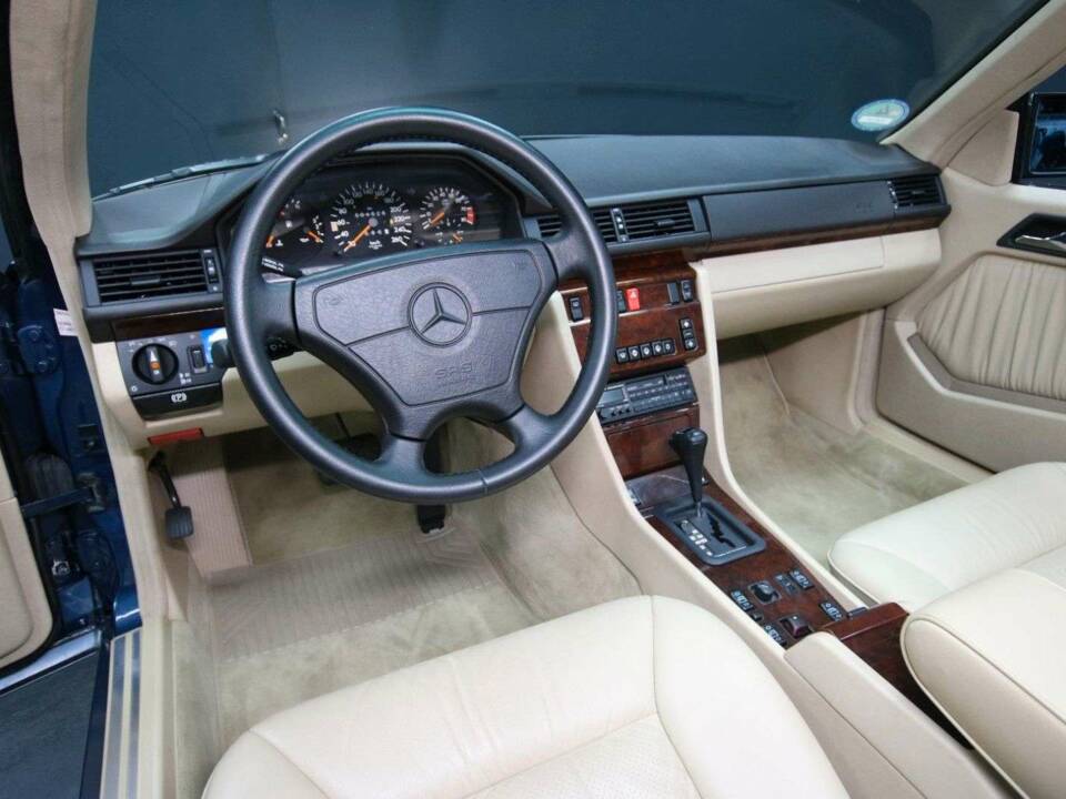 Bild 13/30 von Mercedes-Benz 300 CE-24 (1993)