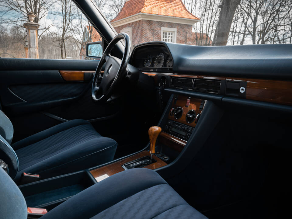 Bild 8/29 von Mercedes-Benz 280 SE (1981)
