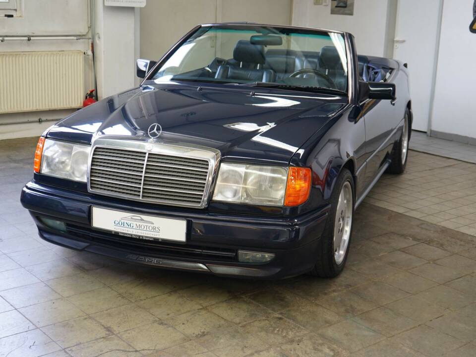 Image 6/33 of Mercedes-Benz 300 CE-24 (1993)