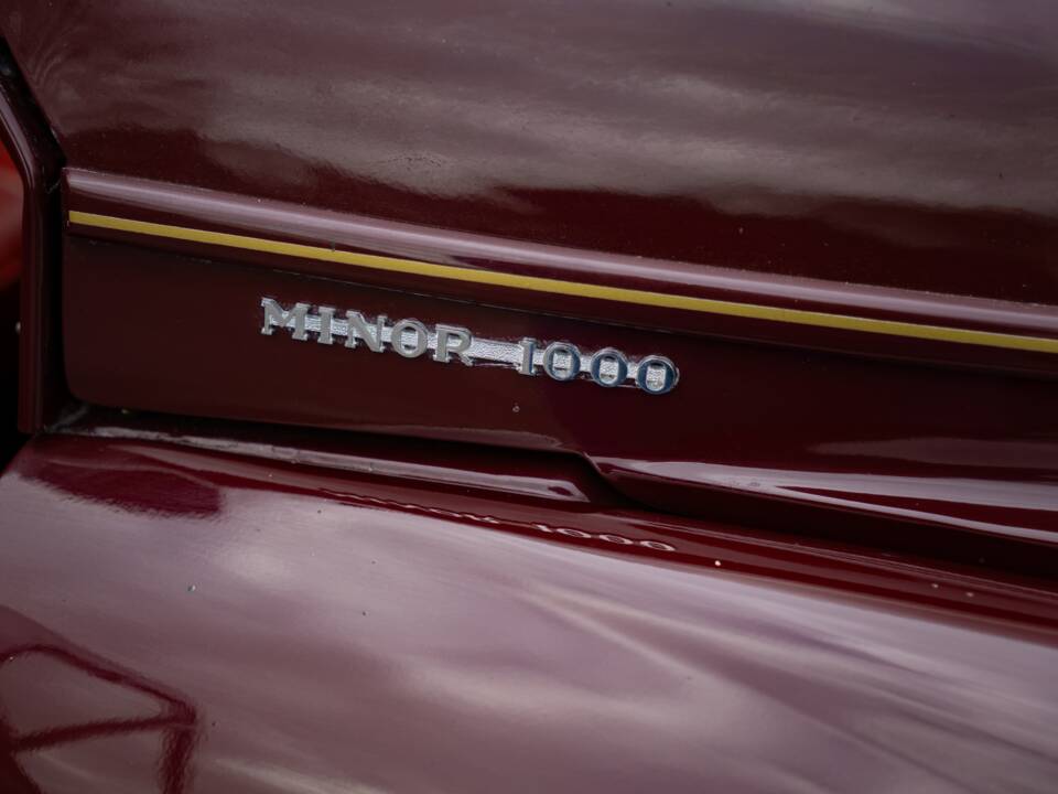 Image 25/43 of Morris Minor 1000 Traveller (1966)