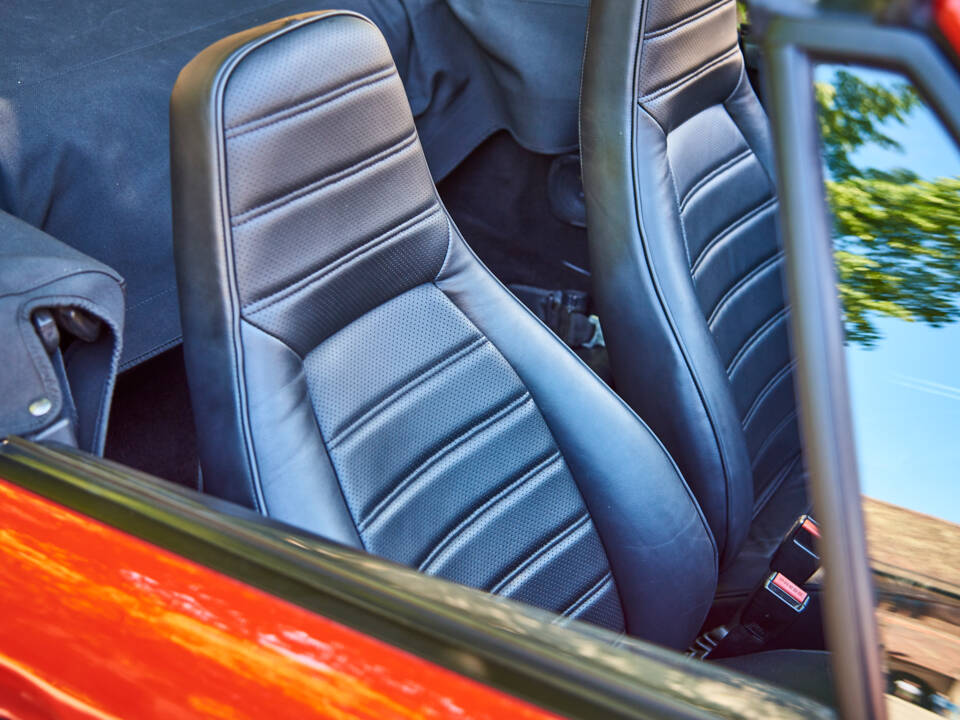 Image 18/44 of Porsche 911 SC 3.0 (1983)
