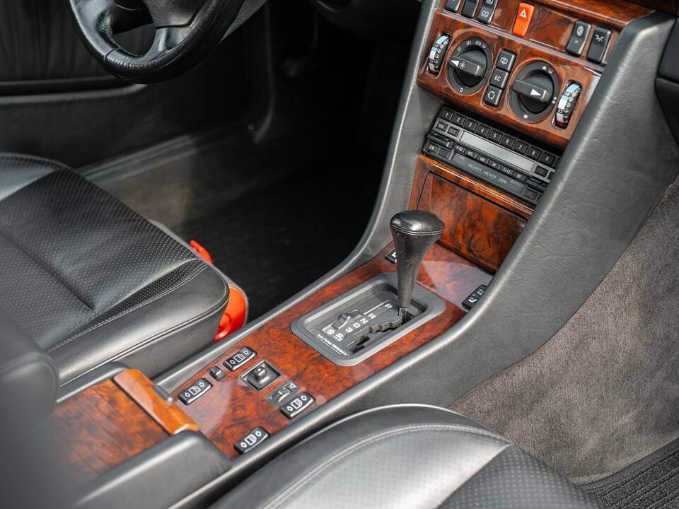 Bild 45/61 von Mercedes-Benz 500 E (1992)
