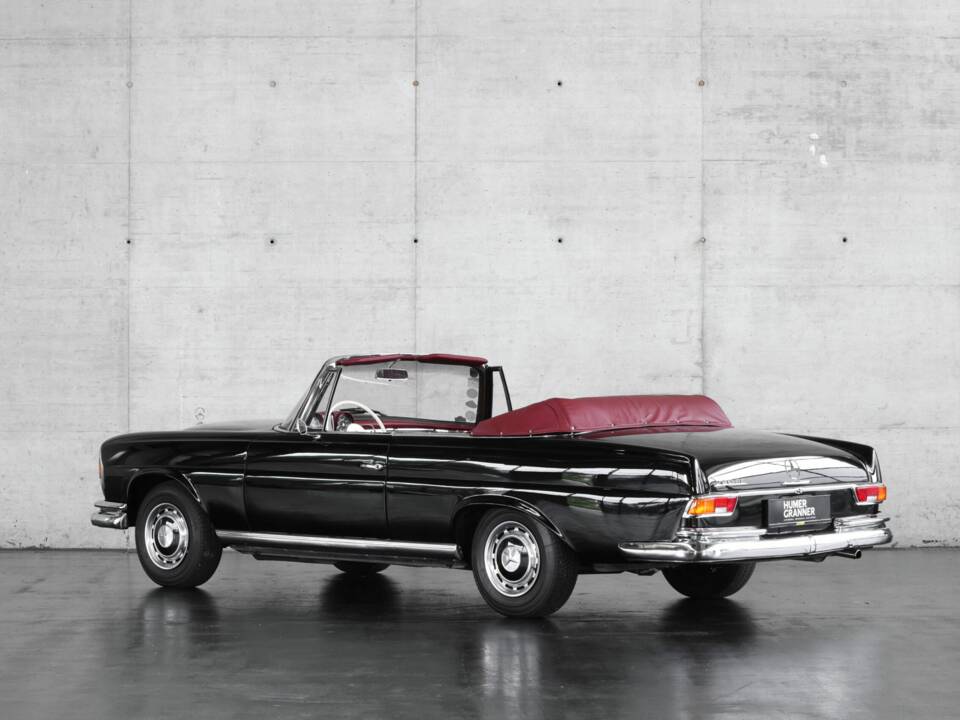 Image 2/50 of Mercedes-Benz 220 SE b (1962)