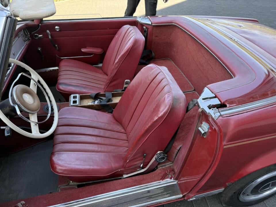 Image 17/50 of Mercedes-Benz 230 SL (1966)