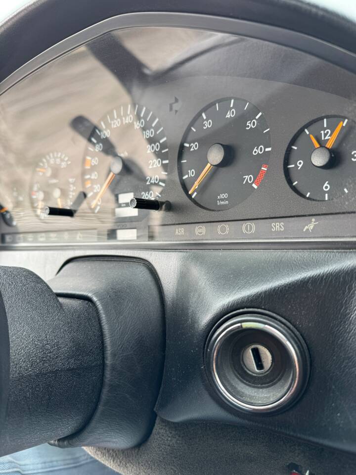 Image 28/51 of Mercedes-Benz SL 320 (1996)