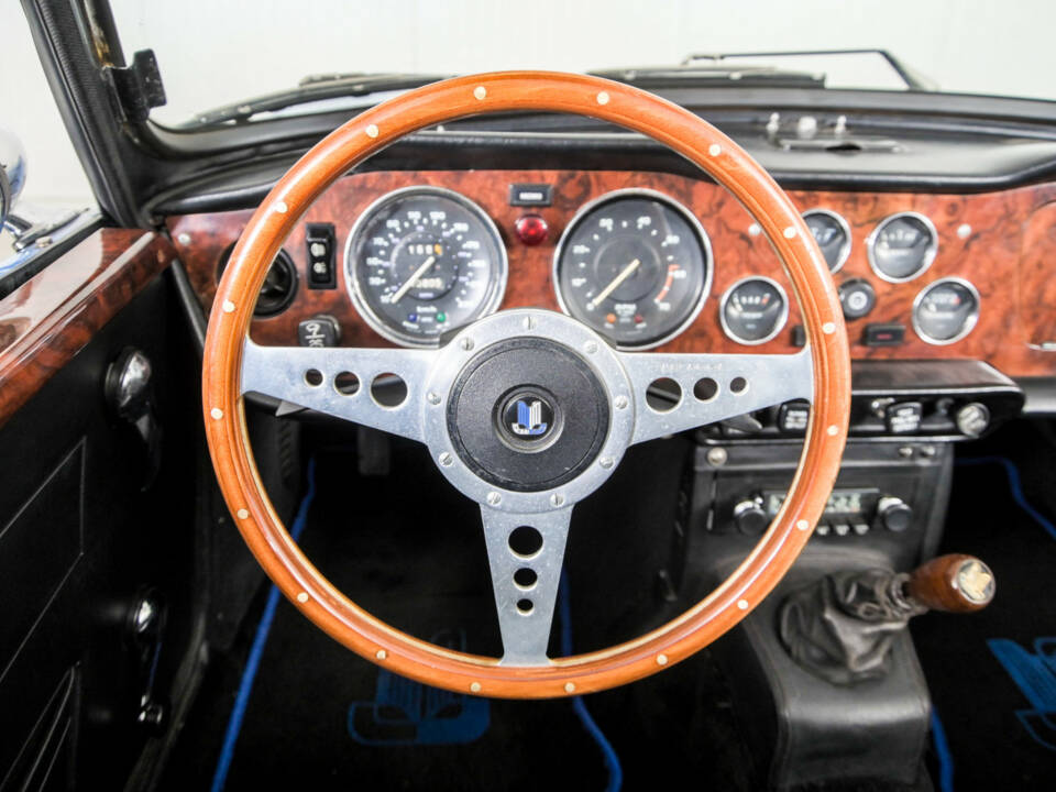 Immagine 8/50 di Triumph TR 6 (1973)