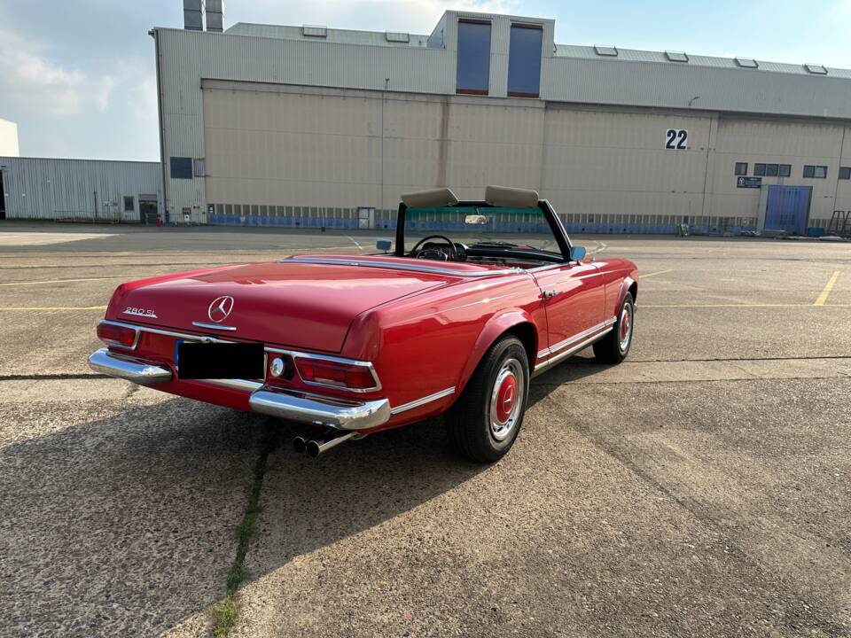 Image 13/54 de Mercedes-Benz 280 SL (1968)