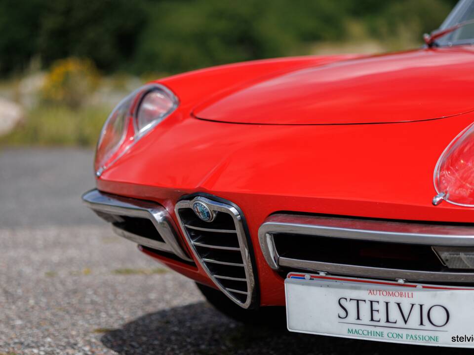 Image 18/44 of Alfa Romeo 1750 Spider Veloce (1969)