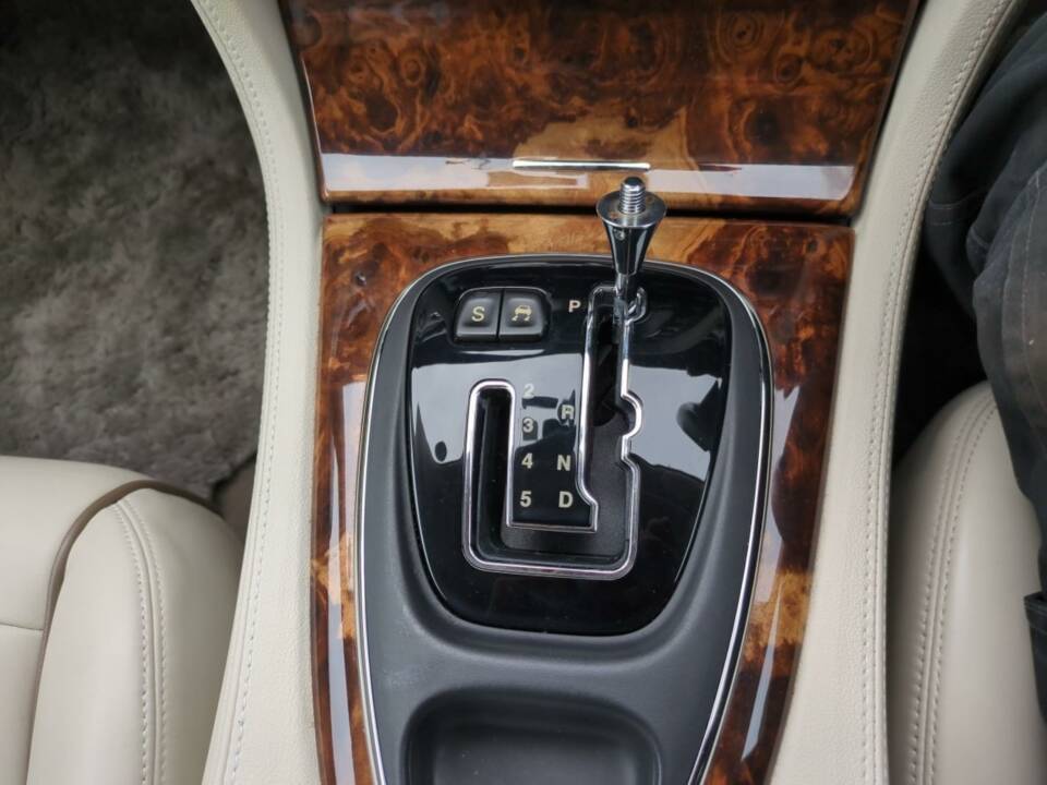 Image 25/25 de Jaguar XJ 8 4.2 (2003)