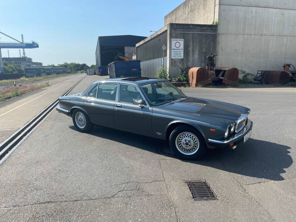 Bild 3/7 von Daimler Double Six (1992)