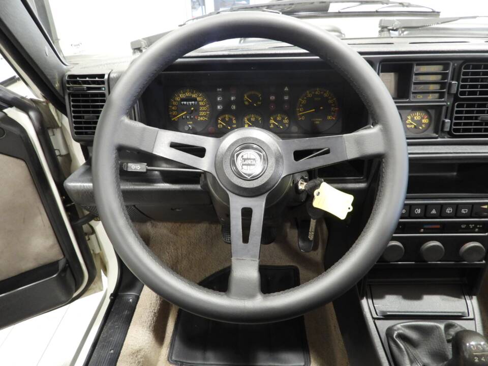 Imagen 6/15 de Lancia Delta HF Turbo (1995)