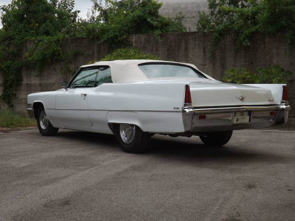 Immagine 7/50 di Cadillac DeVille Convertible (1969)
