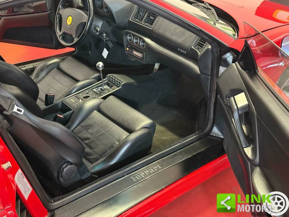 Image 24/34 of Ferrari F 355 F1 GTS (1996)
