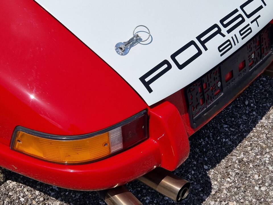 Image 18/31 of Porsche 911 ST 2.2 (1969)