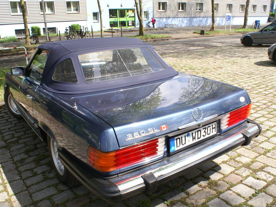 Imagen 3/9 de Mercedes-Benz 380 SL (1983)