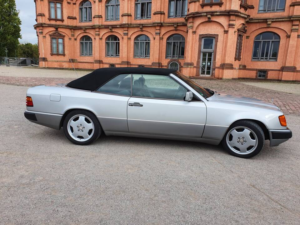 Imagen 69/94 de Mercedes-Benz 300 CE-24 3.4 AMG (1992)