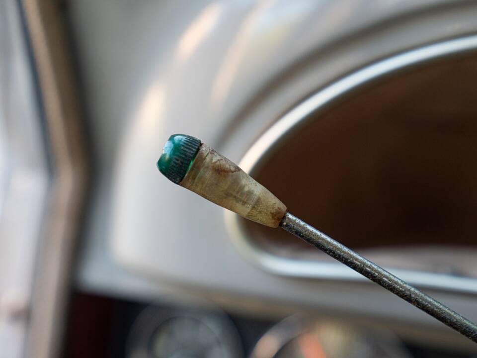 Image 43/50 of Morris Minor 1000 (1958)