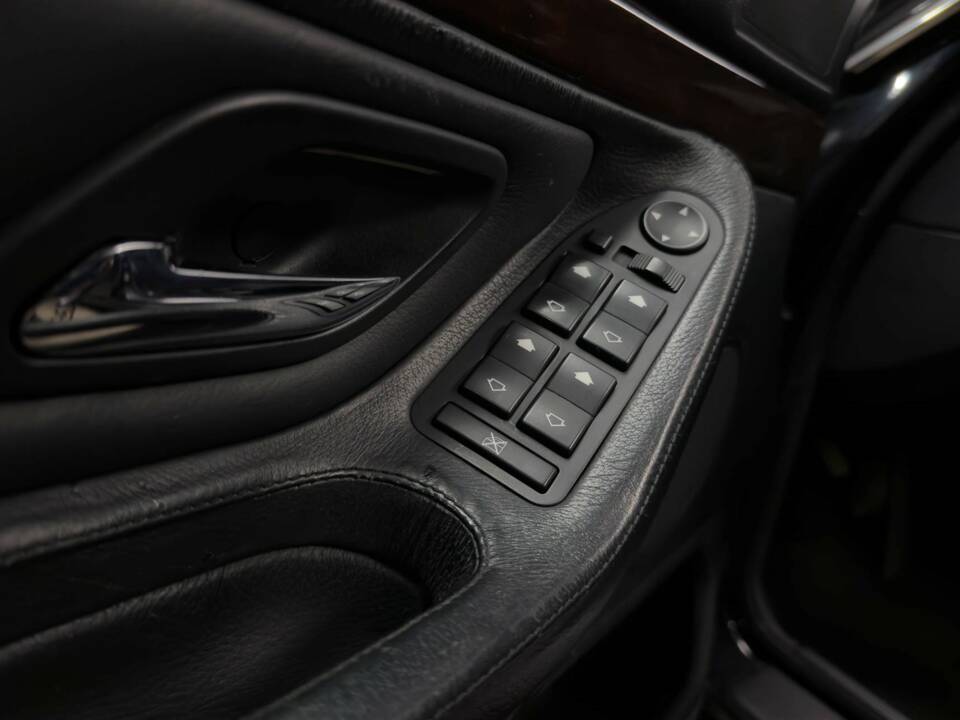Image 15/41 of BMW 750i (2000)