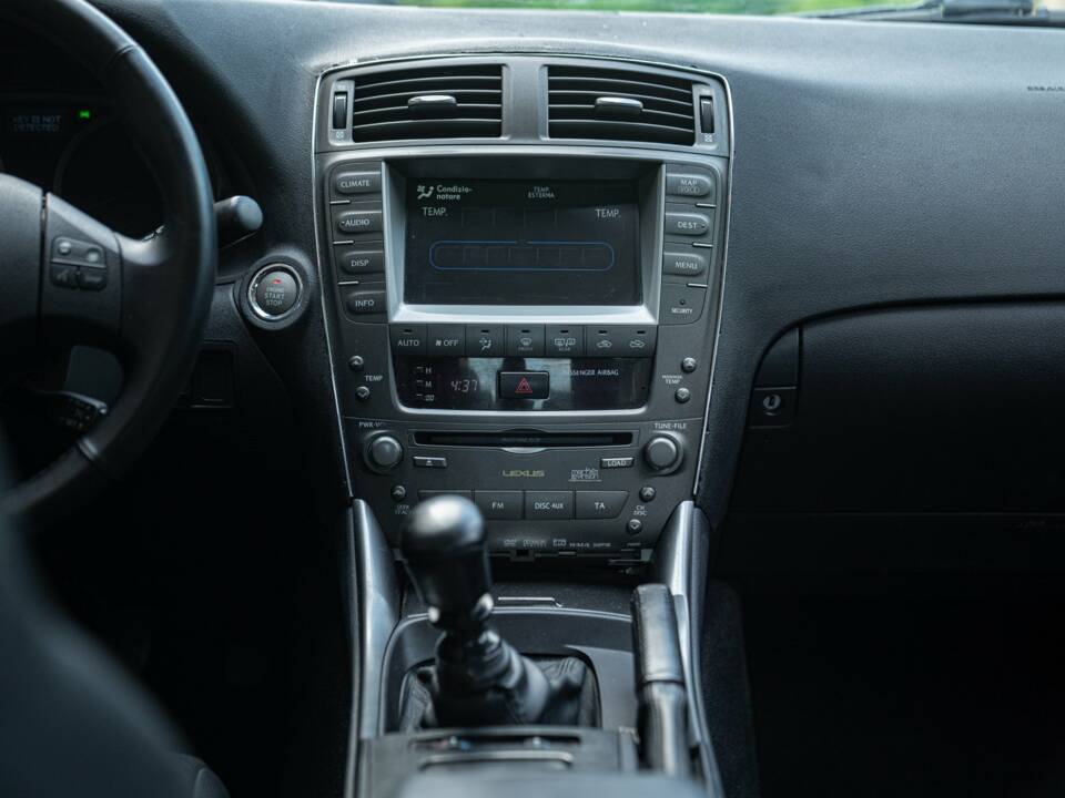 Afbeelding 30/50 van Lexus IS 220d (2006)