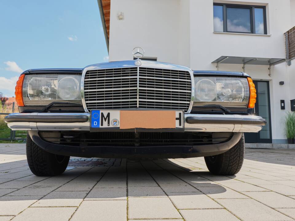 Bild 50/99 von Mercedes-Benz 230 CE (1983)