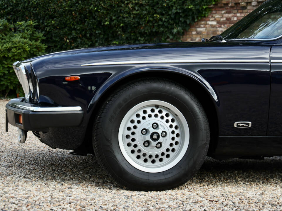 Imagen 21/50 de Jaguar XJ 12 (1985)
