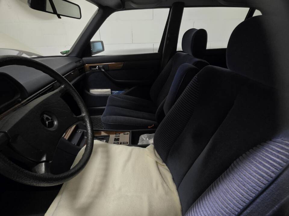 Image 9/17 of Mercedes-Benz 500 SEL (1986)