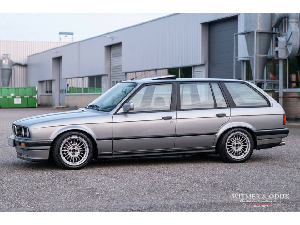 Image 19/50 de BMW 320i Touring (1989)