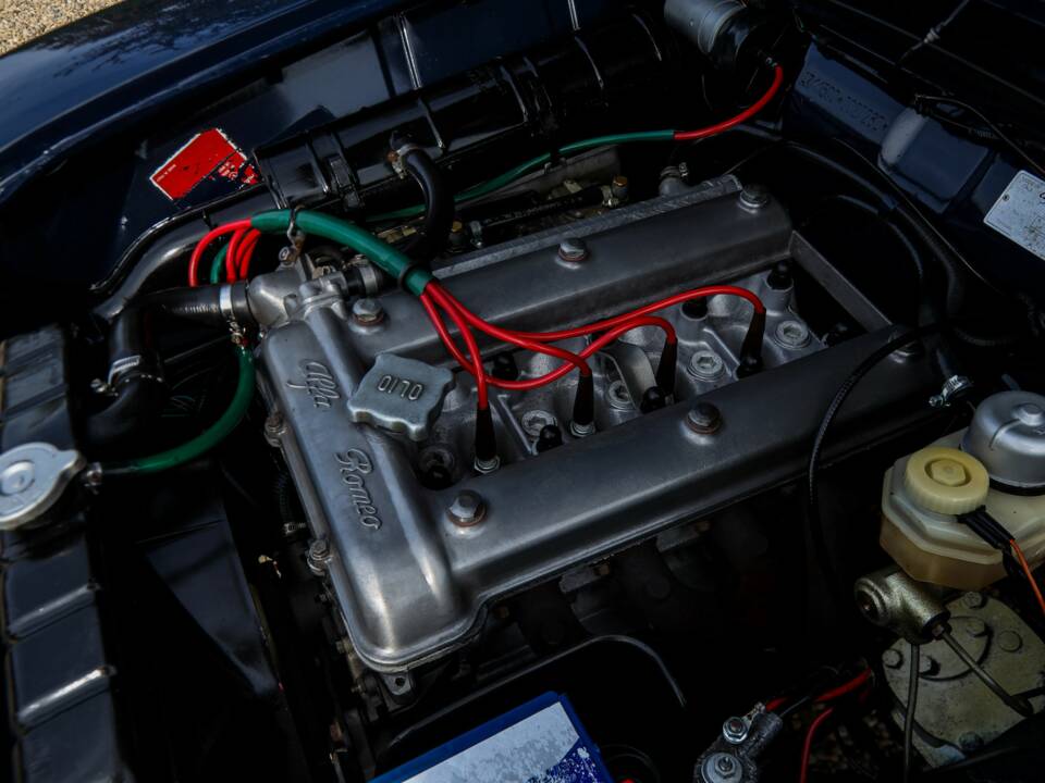 Image 25/50 of Alfa Romeo Giulia Nuova Super 1300 (1975)
