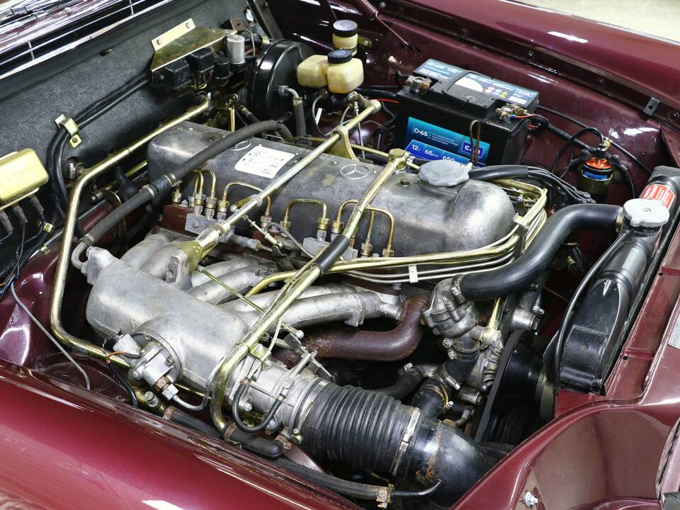 Bild 34/39 von Mercedes-Benz 220 SE b (1964)