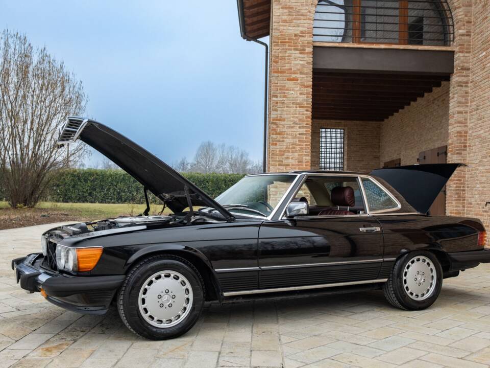 Afbeelding 47/50 van Mercedes-Benz 560 SL (1986)