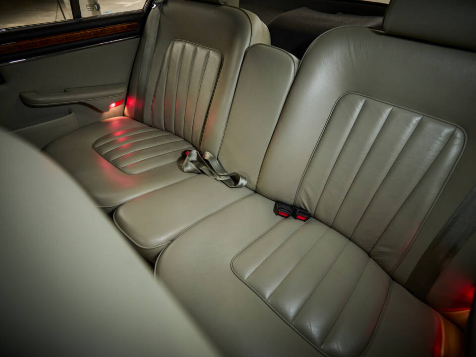 Bild 66/97 von Daimler Double Six (1994)