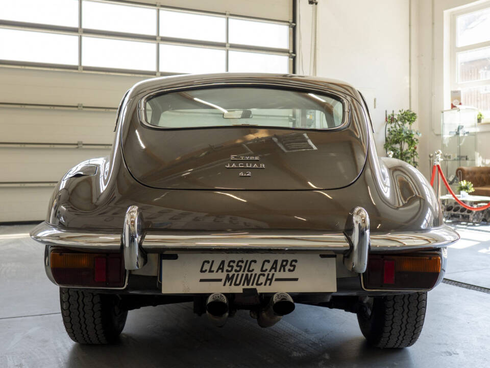 Image 4/15 of Jaguar E-Type (1969)