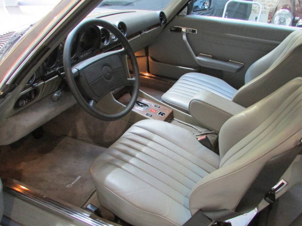 Afbeelding 9/17 van Mercedes-Benz 560 SL (1987)