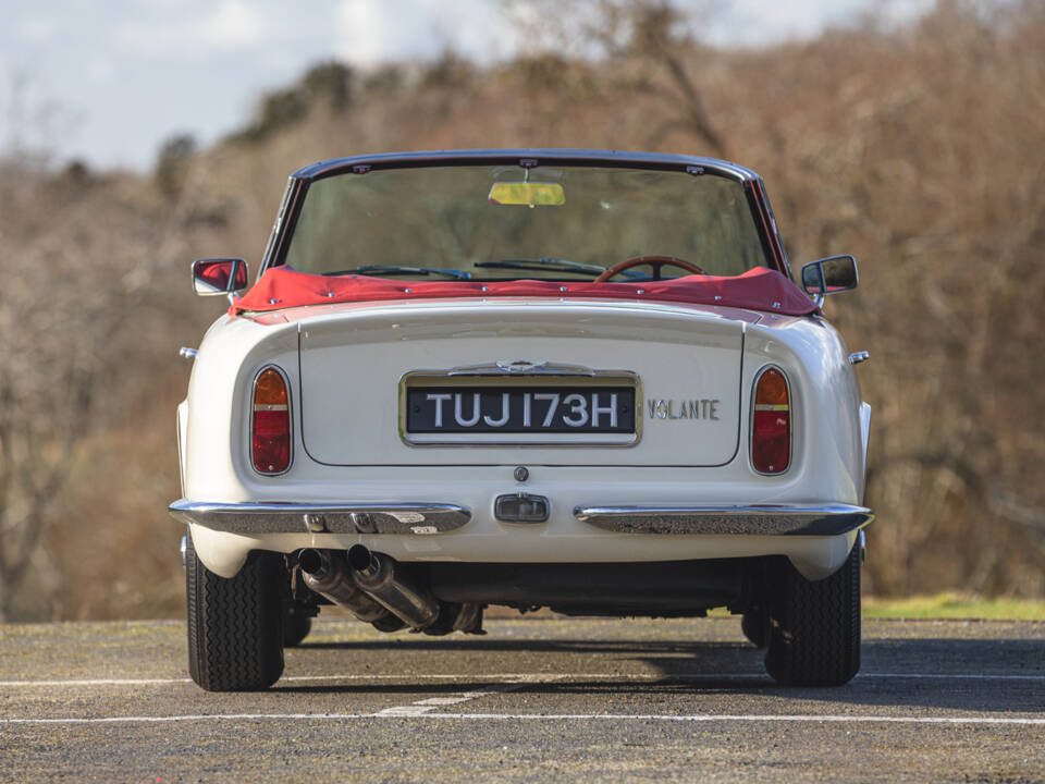 Image 7/42 of Aston Martin DB 6 Mk II Volante (1970)