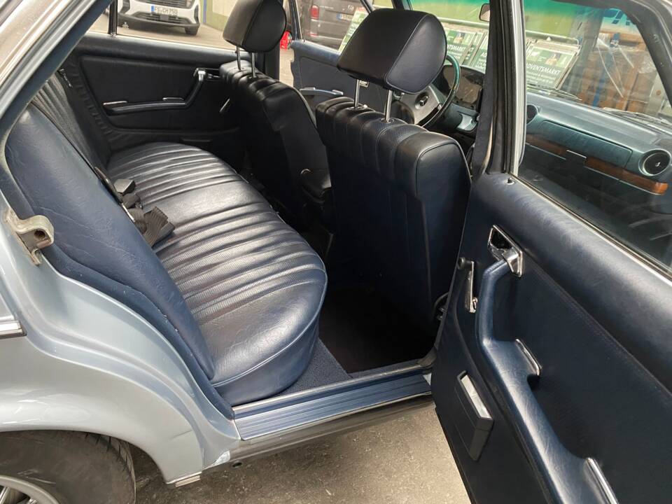 Image 10/19 of Mercedes-Benz 280 E (1981)